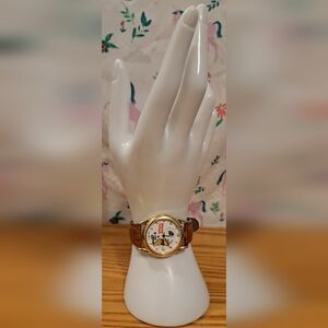 EUC RARE Vintage 90s Disney Winnie The Pooh & Friends Daydream Casual Croc Watch